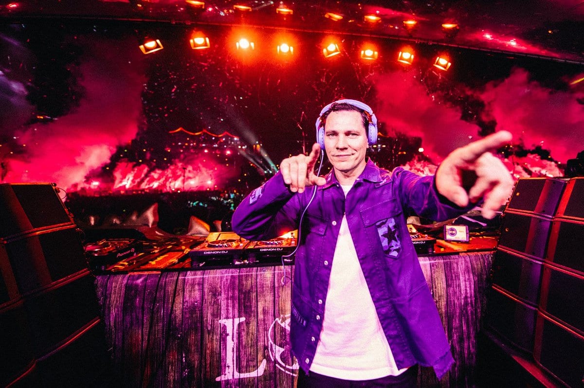 Tiësto presents The Business, his new song, in a live show recommended by WDM and Dj Nano