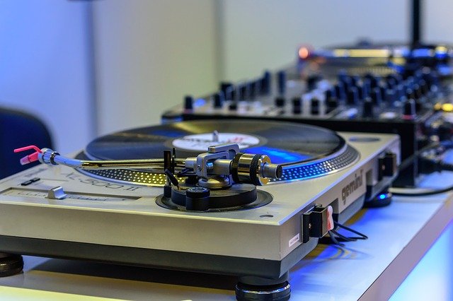 5 of the Best DJ Controllers in 2021 – a Review of Our Top Picks